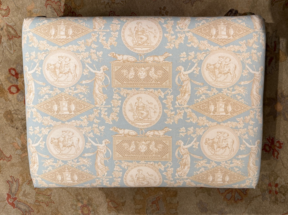 Georgian Style Upholstered Bench With Carved Giltwood Lion Head Legs