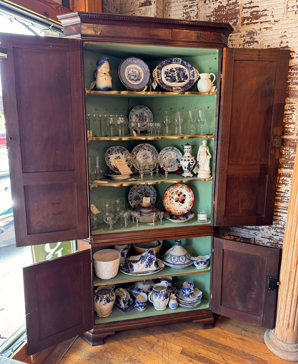 18th Century Chippendale Mahogany Corner Cupboard