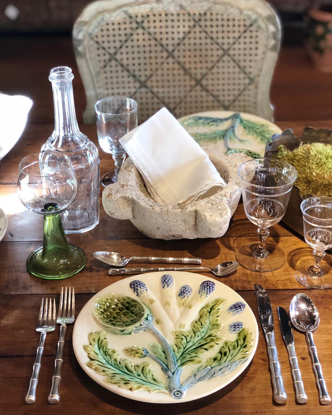 Decorative ceramic artichoke plate